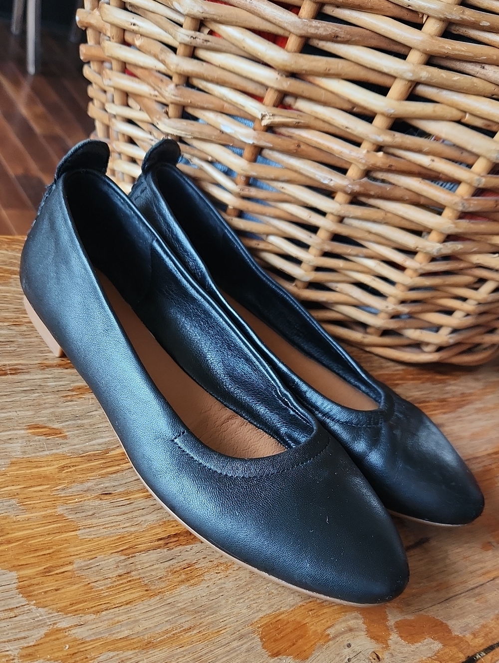 Lucky Brand sz 6 black leather flats shoes